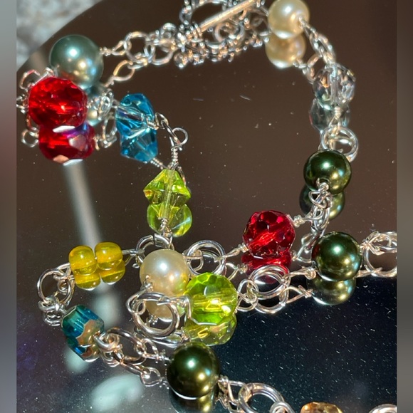 Jewelry - Wire wrapped glass beaded necklace